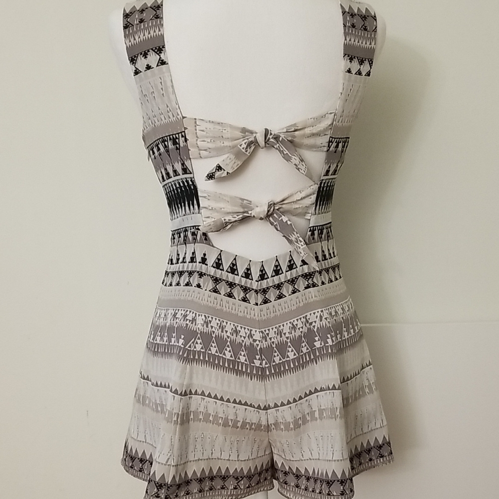 Bcbgeneration Sleeveless Geometric Pattern Romper - image 7